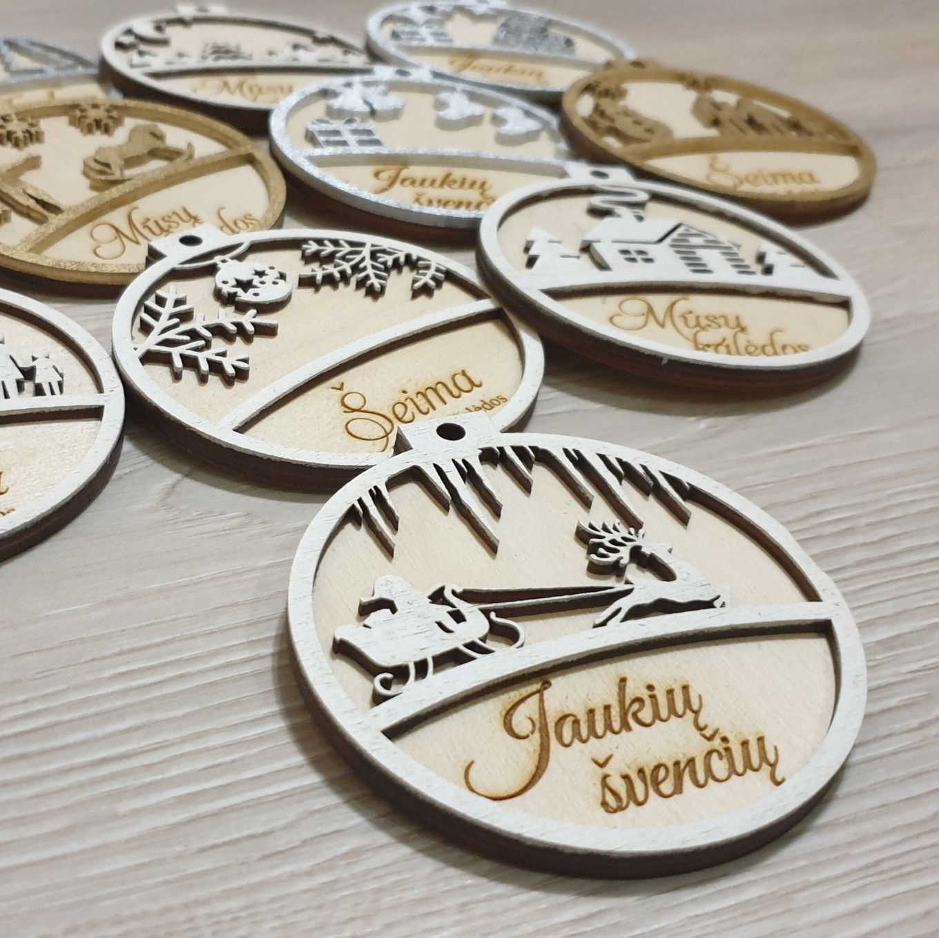 Kalėdinės dekoracijos su personalizuotu akcentu