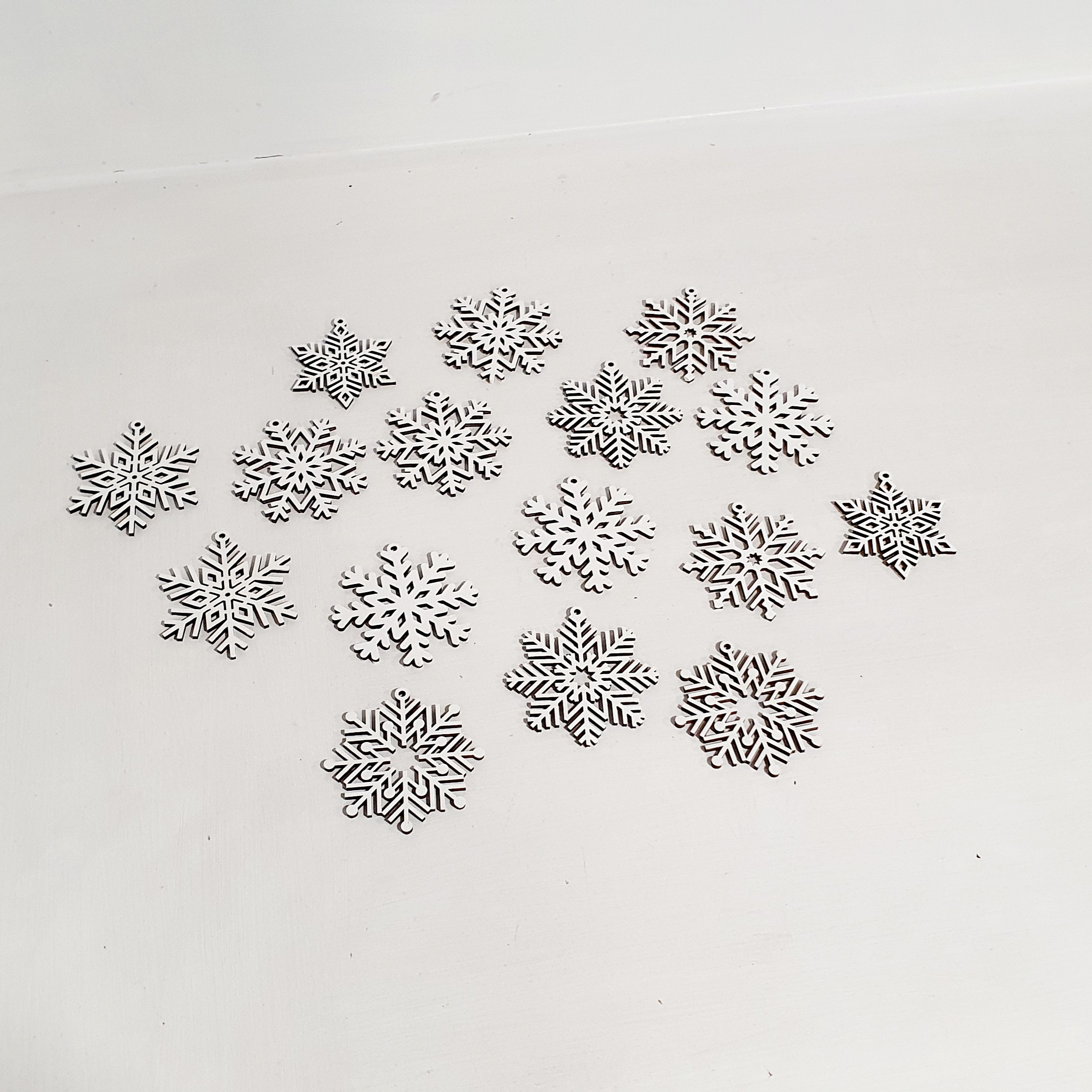 Medinės snaigės eglutės papuošimui