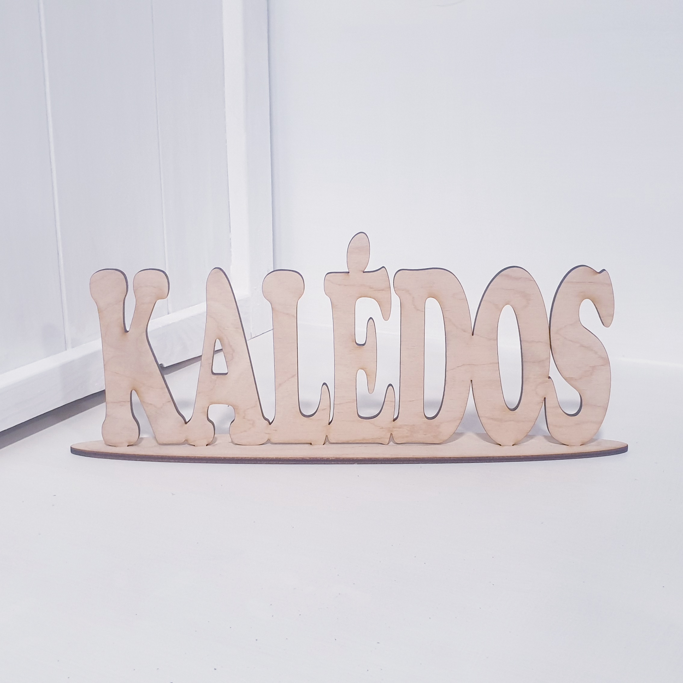 Pastatomas užrašas „Kalėdos“