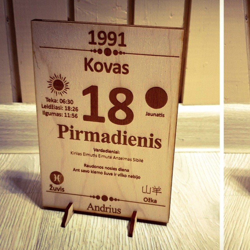 Personalizuotas medinis kalendorius