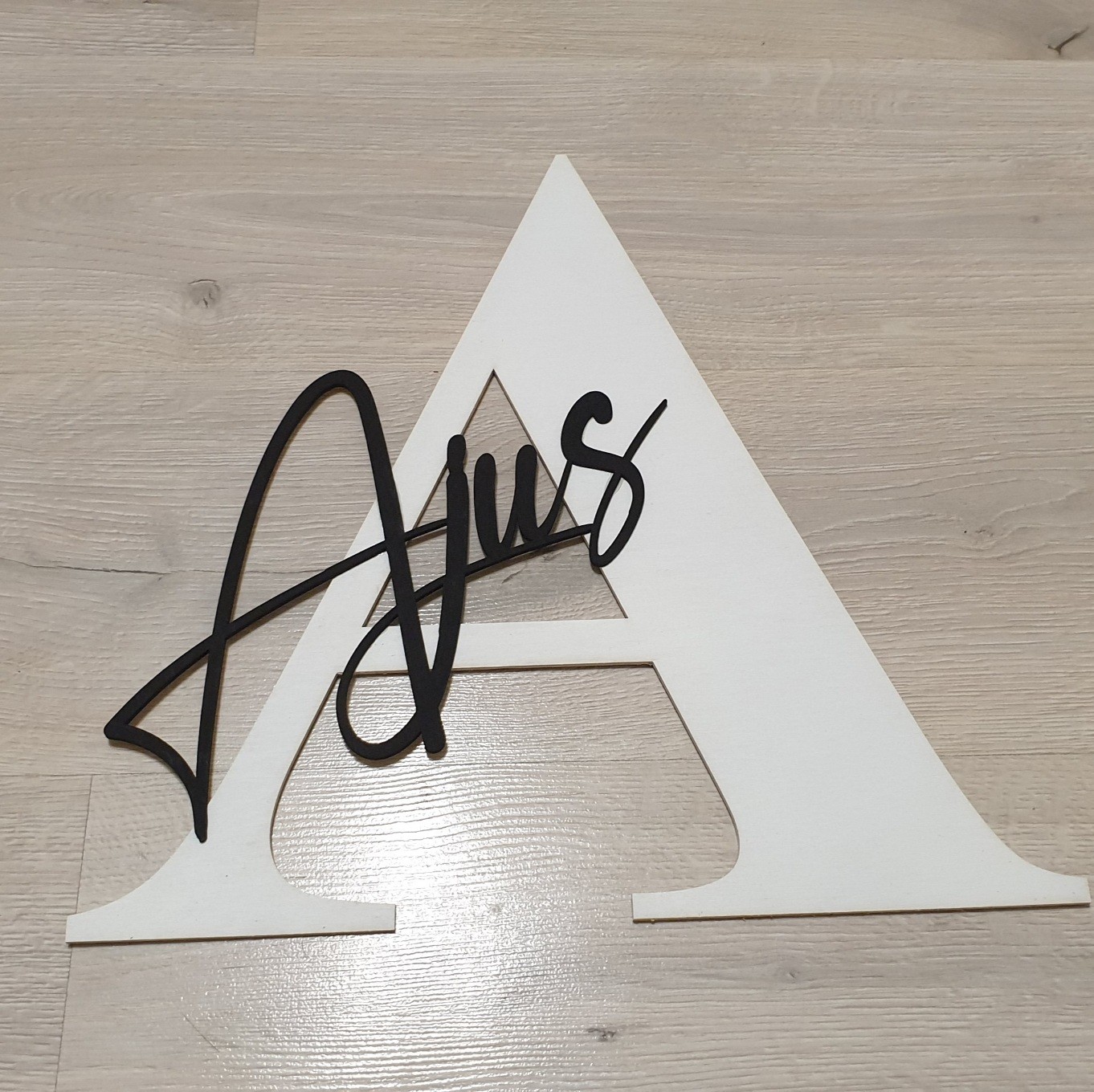 Sienų dekoracija "Didžioji raidė"